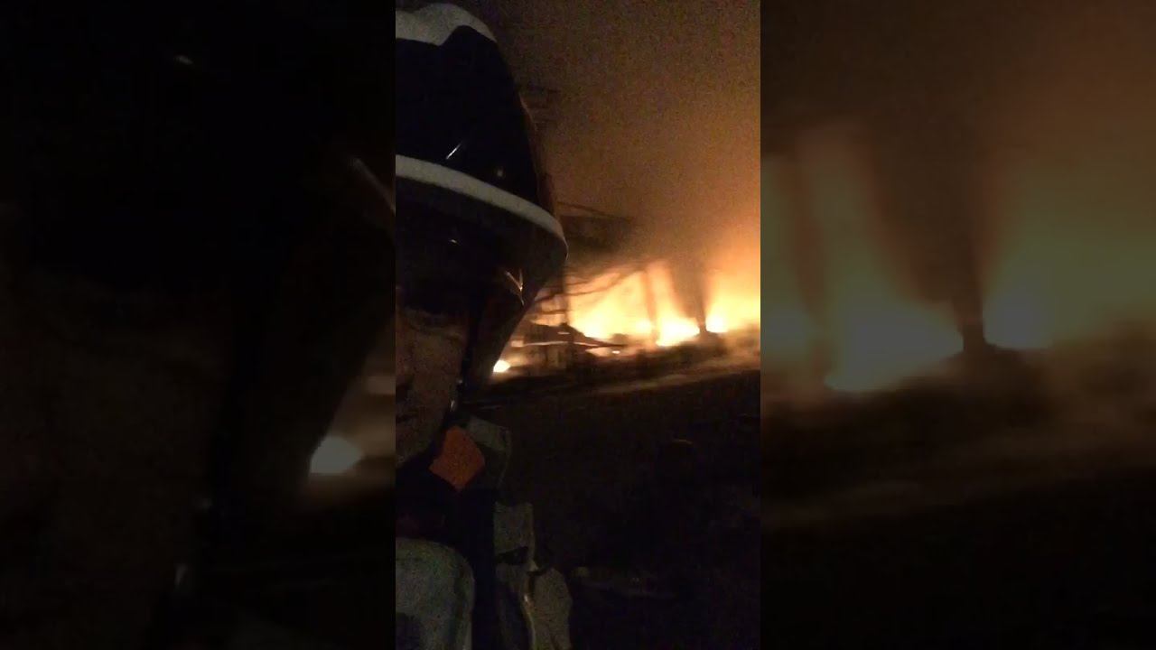 Лютый пожар,взрывы ,ждём воду!