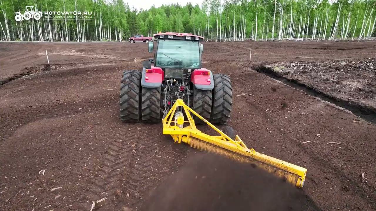 ТАК ВЫГЛЯДИТ с ДРОНА РАБОТА БРОВКОРЕЗА MeriPeat PRF-240. Приводится в движение трактором МТЗ-2022.
