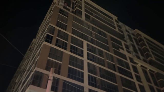 Обломки беспилотника упали на крышу многоэтажки в Краснодаре.