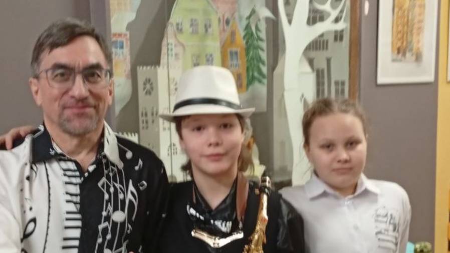 "Музыки осталось мало" Л.Агутина (для свирели и саксофона с фортепиано+)