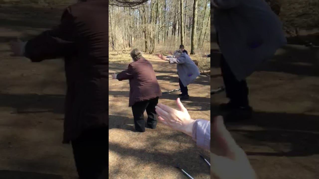 Силовые тренировки для пожилых людей - приседания