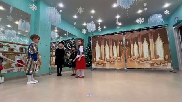 Спектакль «Снежная королева» – зимняя сказка на сцене!