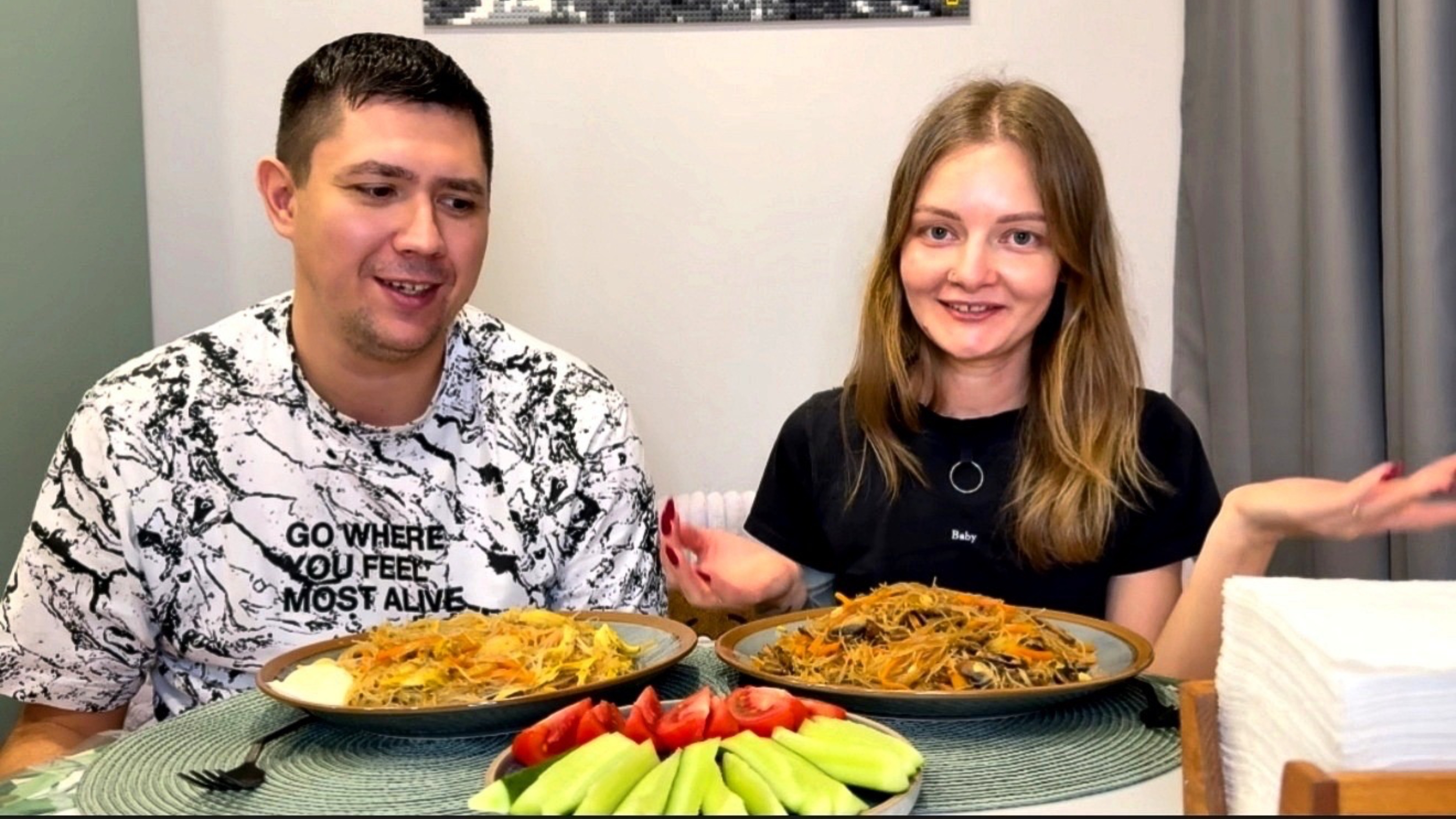 МУКБАНГ✨Фунчоза 🍝Положила себе больше, чем Андрею😱Во рту тает, почти все сьели🙃