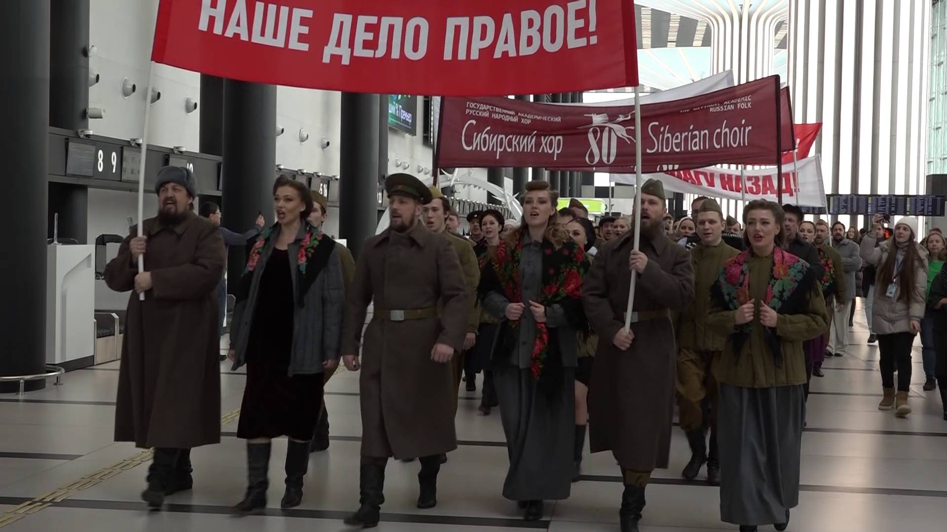 Сибирский хор представил сценические костюмы времен Великой Отечественной войны