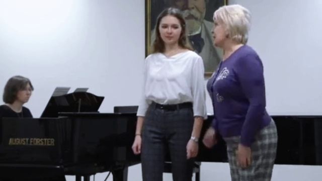 Связь с дыханием во время пения объяснила Марина Шутова.