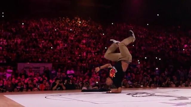 Neguin opens Juste Debout Steez 2012 with a bboy dedication showcase