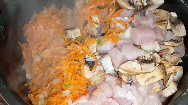😋🍲 Тушёная картошка с индейкой и грибами. Безумно вкусный и лёгкий рецепт.💫