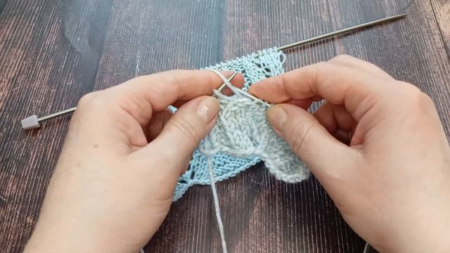 Шикарный узор спицами.