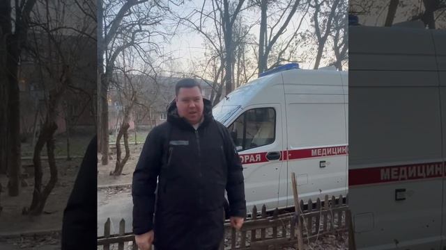 🔴 Глава администрации Новокаховского округа показал ранее атакованный ВСУ автомобиль скорой помо...
