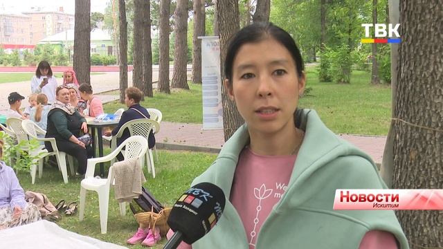 В День йоги искитимцы медитировали в парке