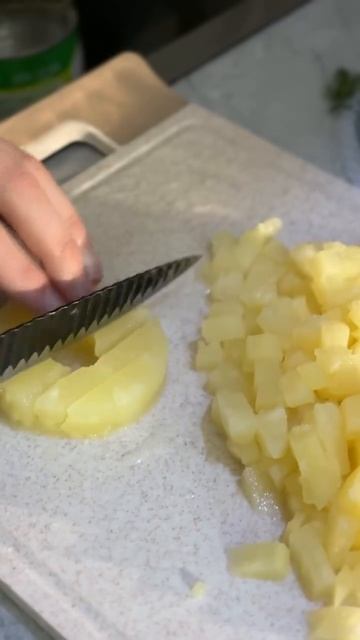 Салат с ананасом и майонезом UFEELGOOD