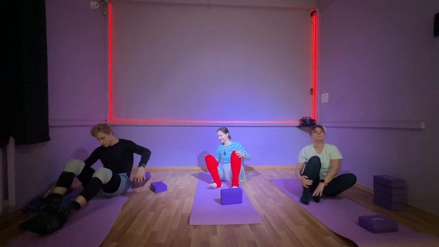 Тренировка на продольный и поперечный шпагат,тренируйся с нами и сядешь на шпагат безболезненно