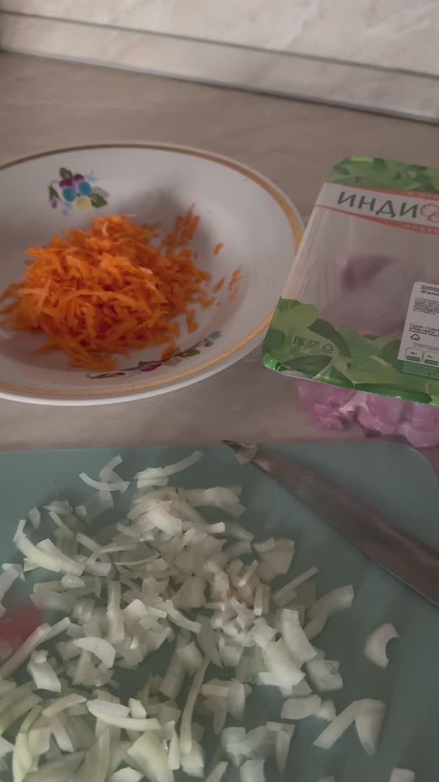 Индейка запеченная с морковкой и сыром