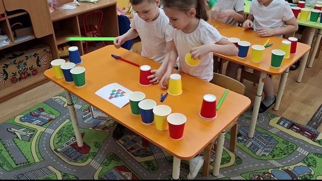 НейроИгра "Пирамида по карточкам" (игры со стаканчиками)