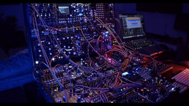 State Azure Chasm - Ambient Modular (Disting, XPO, Omnisphere, Dune 3)