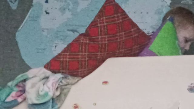 играем в магнитный дартс 1 часть с моим братом