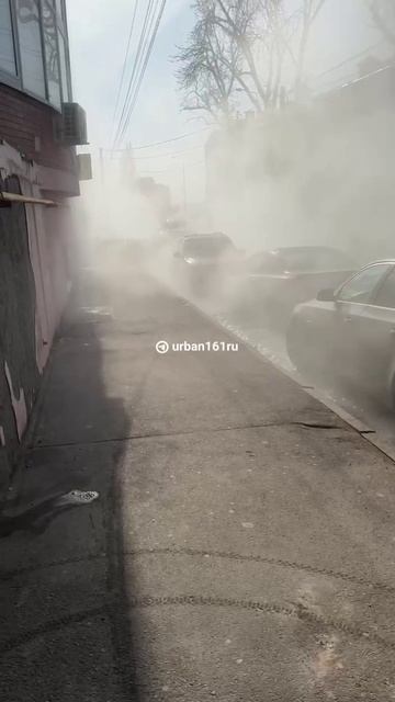В Батайске до сих пор проблемы с канализацией. На Чапаева, 2А.