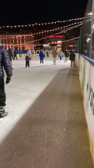 На катке
