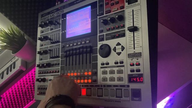 Vanderson - Roland MC-909 PsyGoa Trance Jam