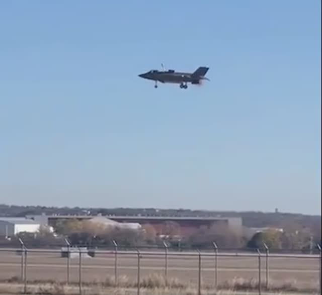 Крушение F-35 Lightning II на авиабазе Форт-Уэрт в Техасе, зима 2022