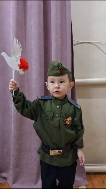 Сивцев Захар - 4 года.
Хоьоон:Билигин мин  кырабын"
Рукл Иванова Е.Т
