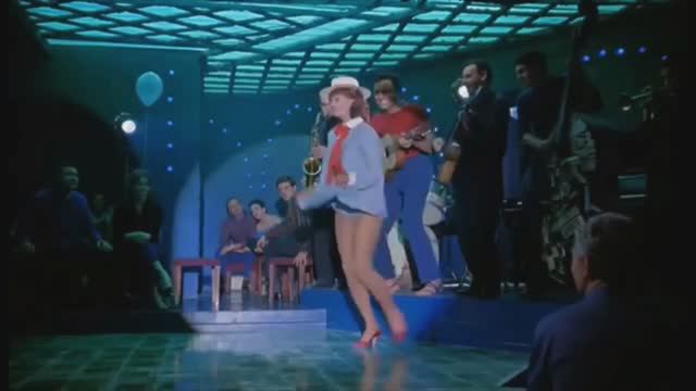 Танцует Софи Лорен (в разных фильмах разных лет)