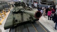 Школьники представили руководству "Уралвагонзавода" свои проекты танка будущего