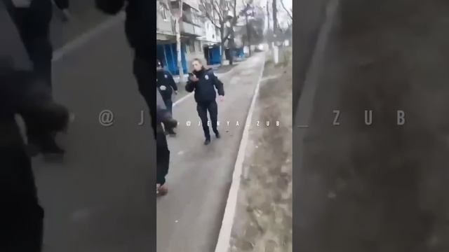 В Каменском Днепропетровской области доброволец обратил в бегство гестаповцев, пытавшихся его ...