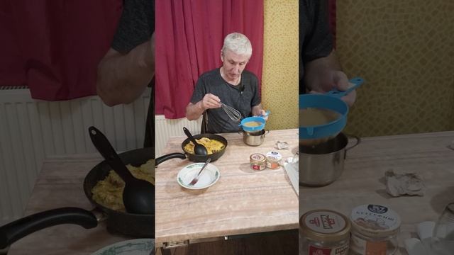Щука в сметане с овощами....