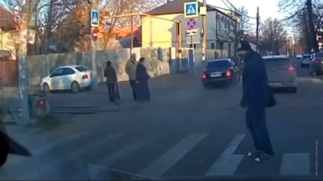 В Краснодаре сотрудники Госавтоинспекции привлекли к ответственности водителя за ряд нарушений ПДД.