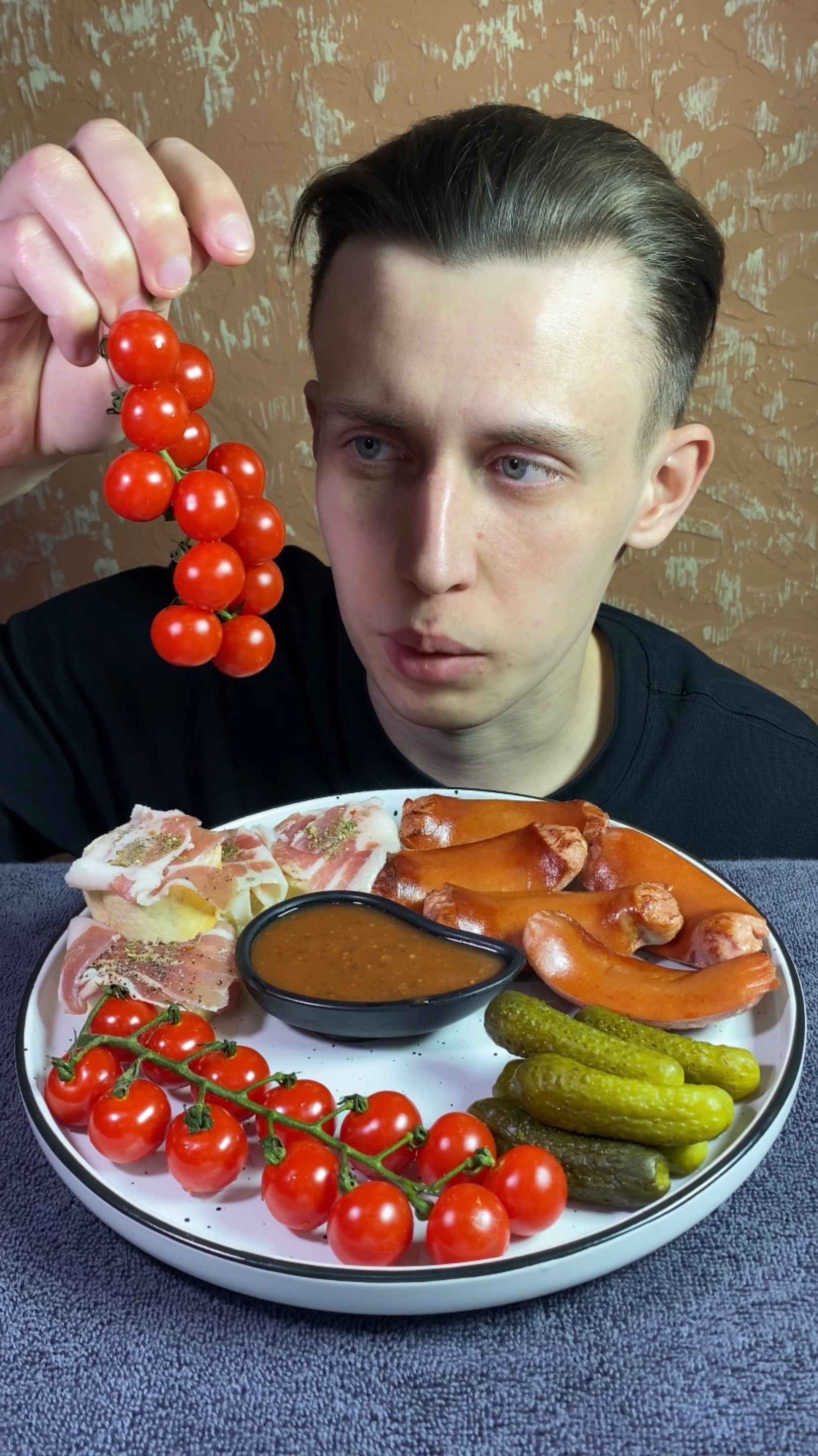 Я ем, а ты решаешь: что здесь самое лишнее? #mukbang #яролегович #еда