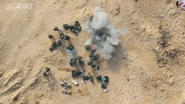 В скопление израильских солдат прилетает дрон от Хамас, 12.2023