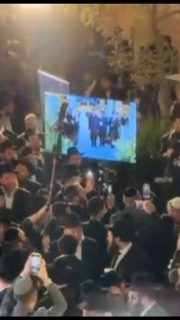 שירה מרגשת של ניגון ״אני מאמין״, בתפילה להצלחה והצלת בני ישראל בארץ ישראל, מתוך נצחון גדול.