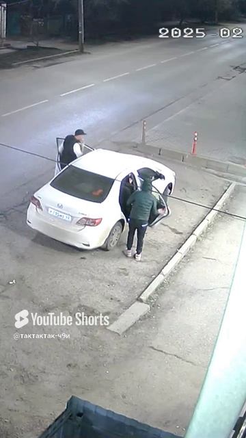 Пол одиннадцатого ночи под окном