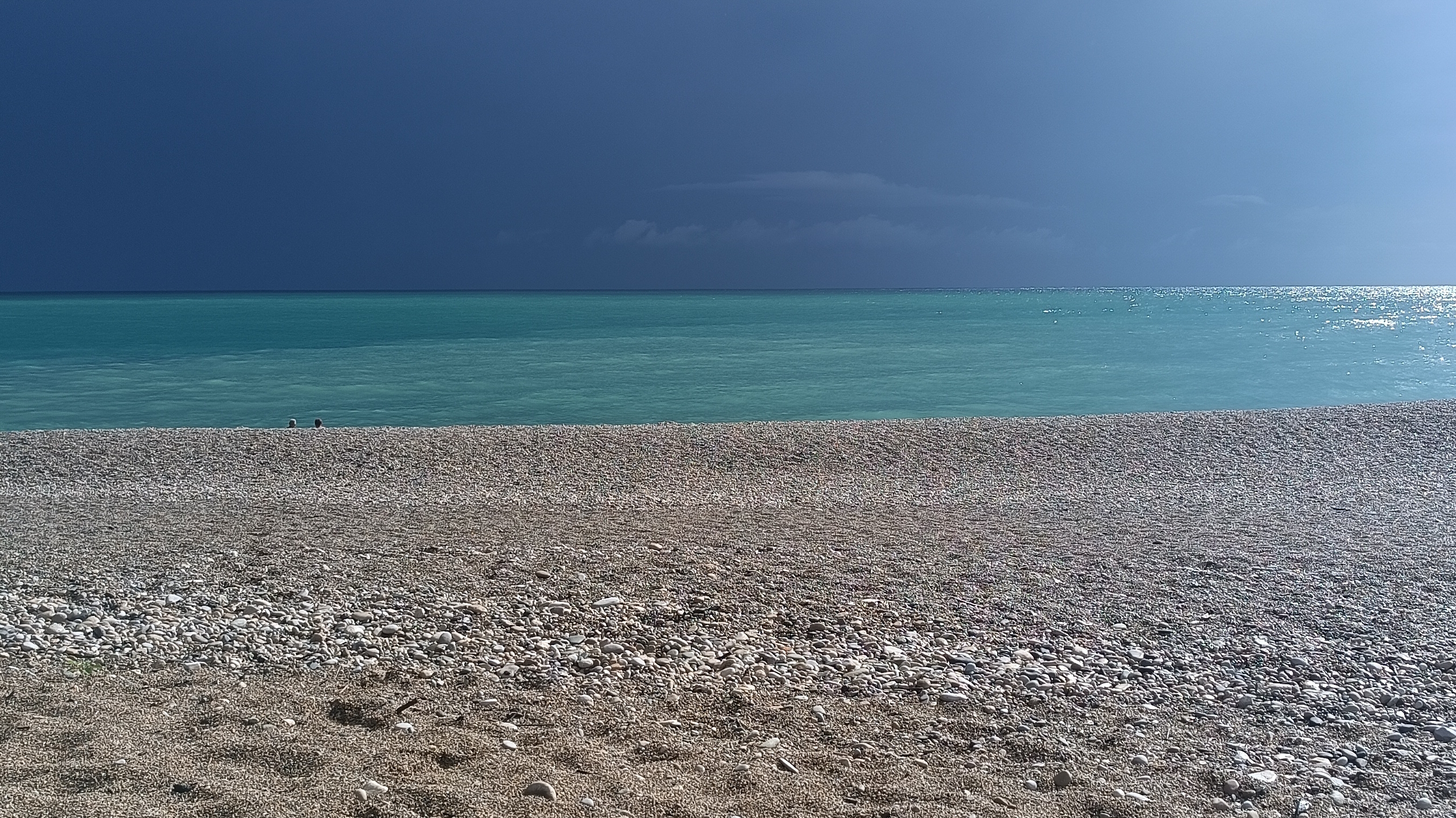 пляж в сентябре. Абхазия