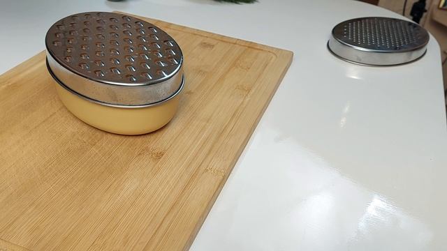Вкусные колбаски с сыром и яйцом в лаваше