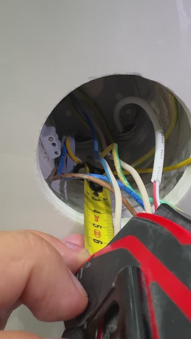 Слишком глубоко утопили подрозетник