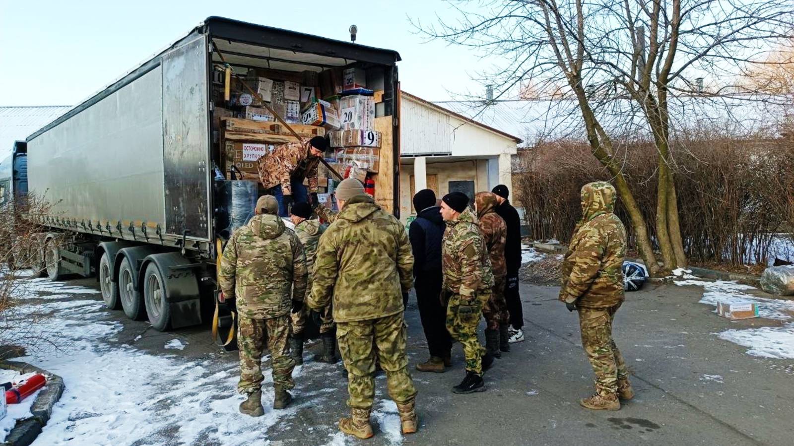 Бойцам батальона «Югра» доставили личные посылки