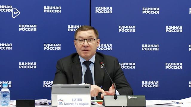 Владимир Якушев отчитал регионы за опоздания с капитальным ремонтом школ и детских садов