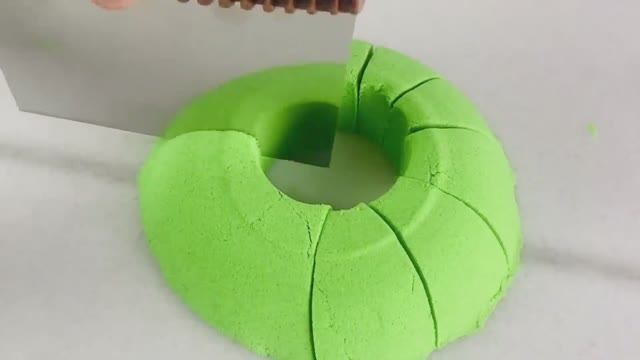 Кинетический песок. Лепим из песка и нарезаем его. #6 АСМР видео для детей. развивающие мультики