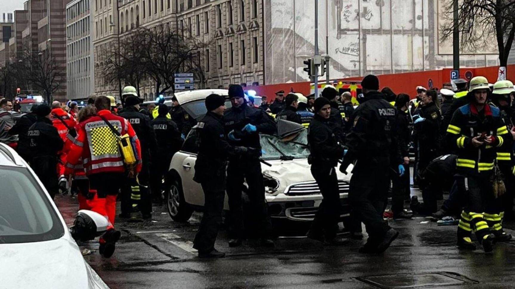 В Мюнхене автомобиль въехал в толпу людей