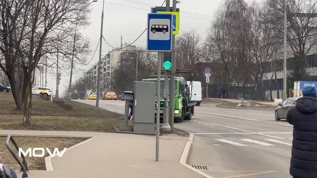 Массовая эвакуация автомобилей у детской городской поликлиники № 98 на Дорожной улице в Чертаново