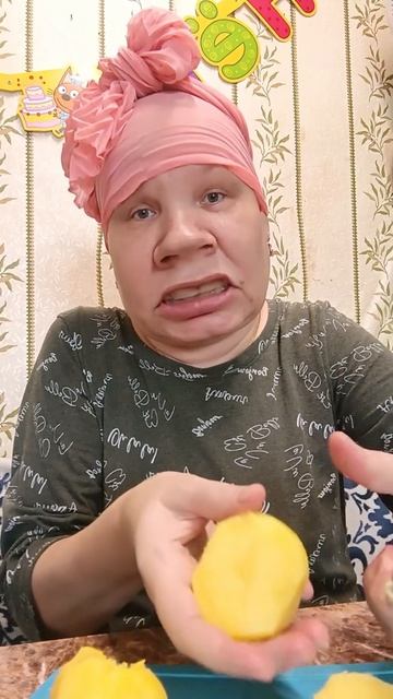 Сначала дети потом елка))))