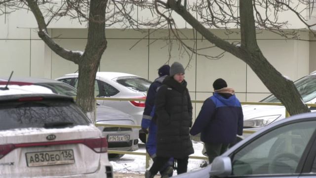 Опасный лед со всех сторон! Воронежцам угрожают не только обледенелые тротуары, но и сосульки