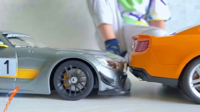 Марк и мама играют в машинки 30 минут подряд
