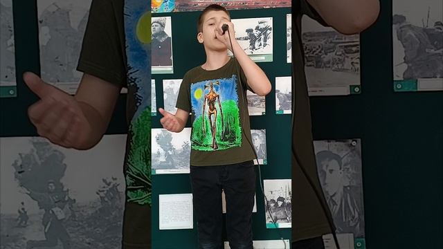 Яцкий Дамир, муз. В. Плешак  "Экипаж - одна семья".