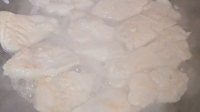 Сегодня готовим салат из капусты с интересной заливкой из петрушки и индейку в соусе из брокколи!🤗