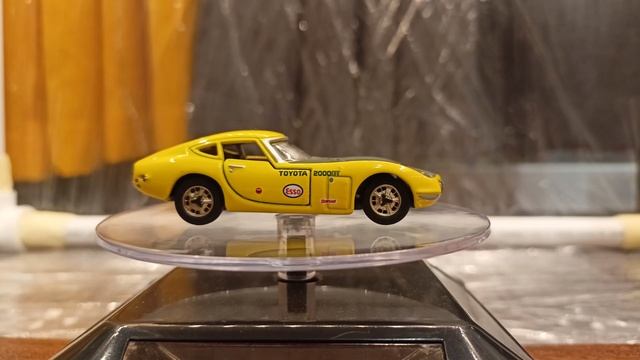 Toyota 2000GT 1:64