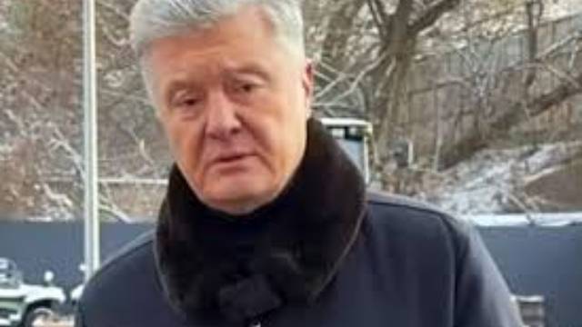 Зеленский ввёл в действие персональные санкции против Порошенко