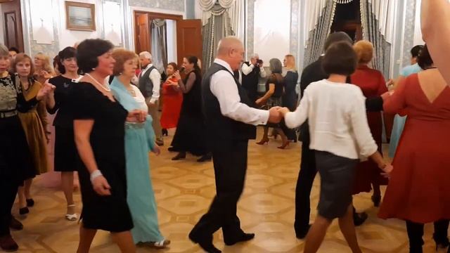 Нет времени на отдых- ещё не всё разучили.🤗.mp4